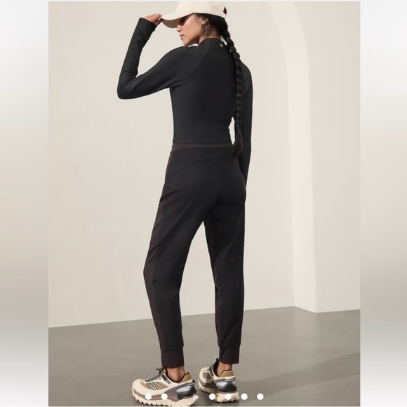 NWT Athleta Headlands Hybrid Trek Jogger Black Pants - Picture 2 of 10
